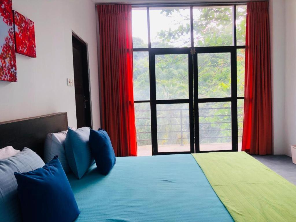 Red Letter Hotel *