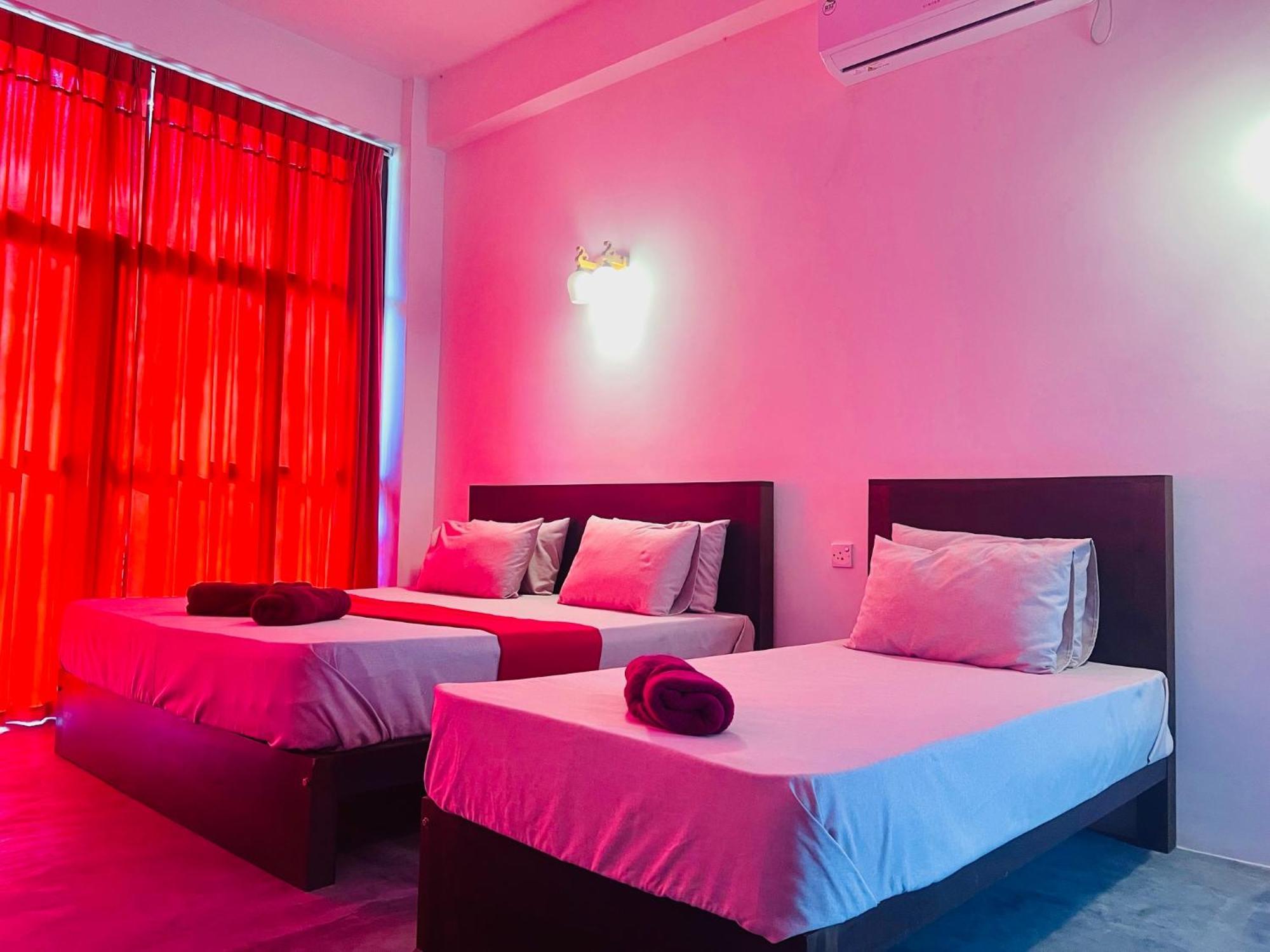 Hotel Red Letter *