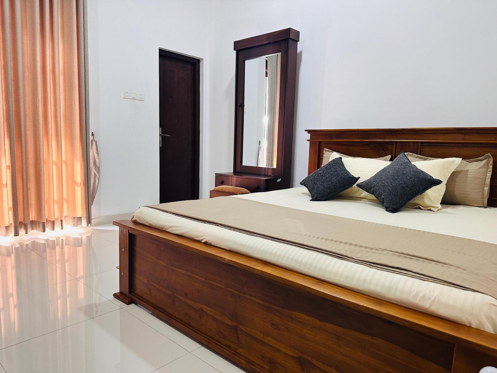 Villa Swiss Garden - Elegant And Spacious At Kandy, Madawala
