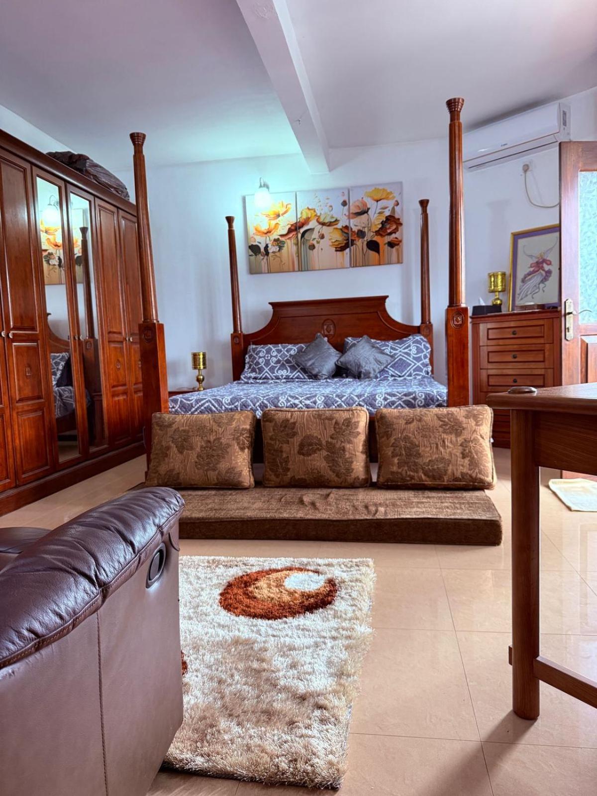 Resident View Homestay *