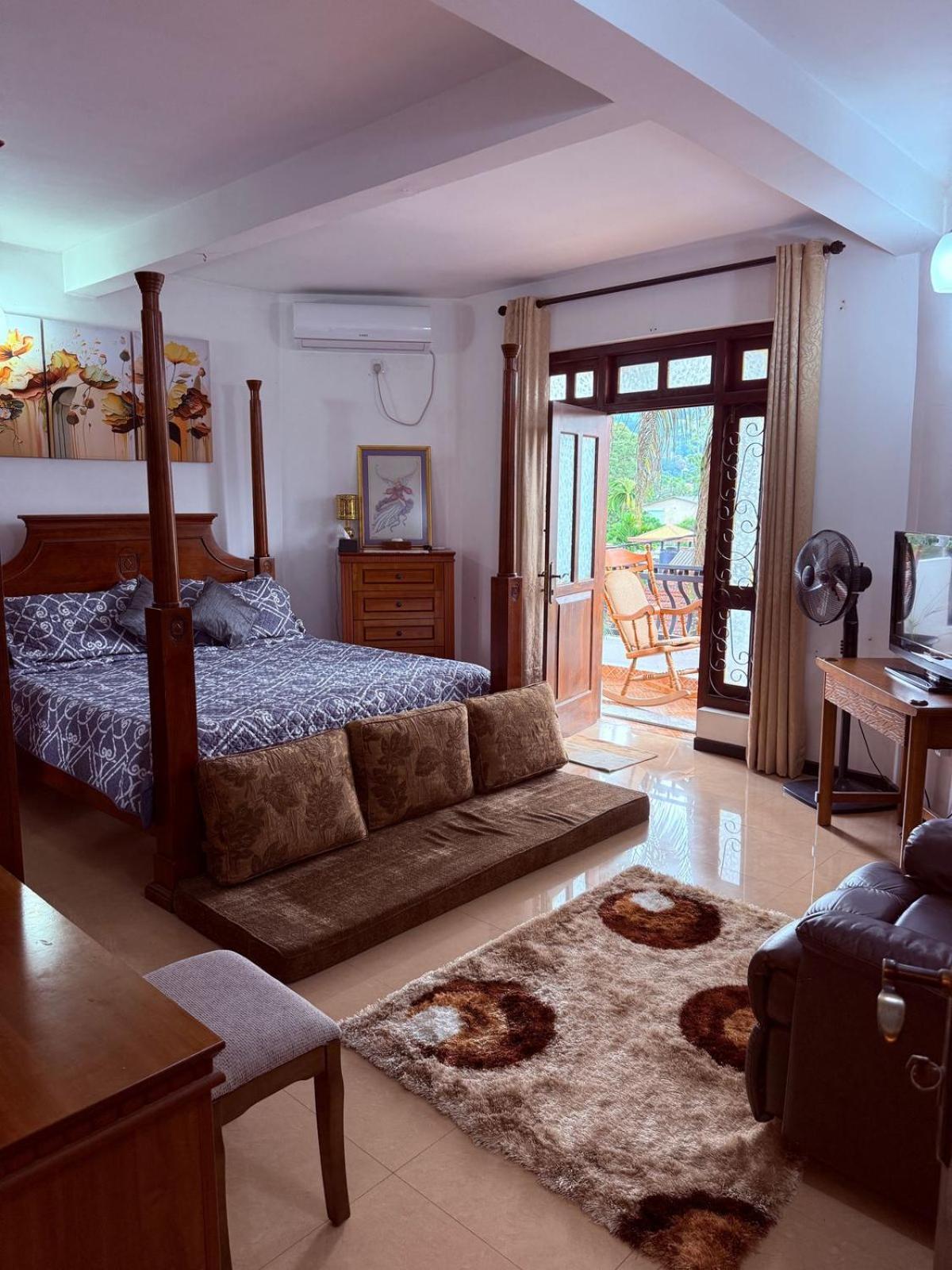 Resident View Homestay *