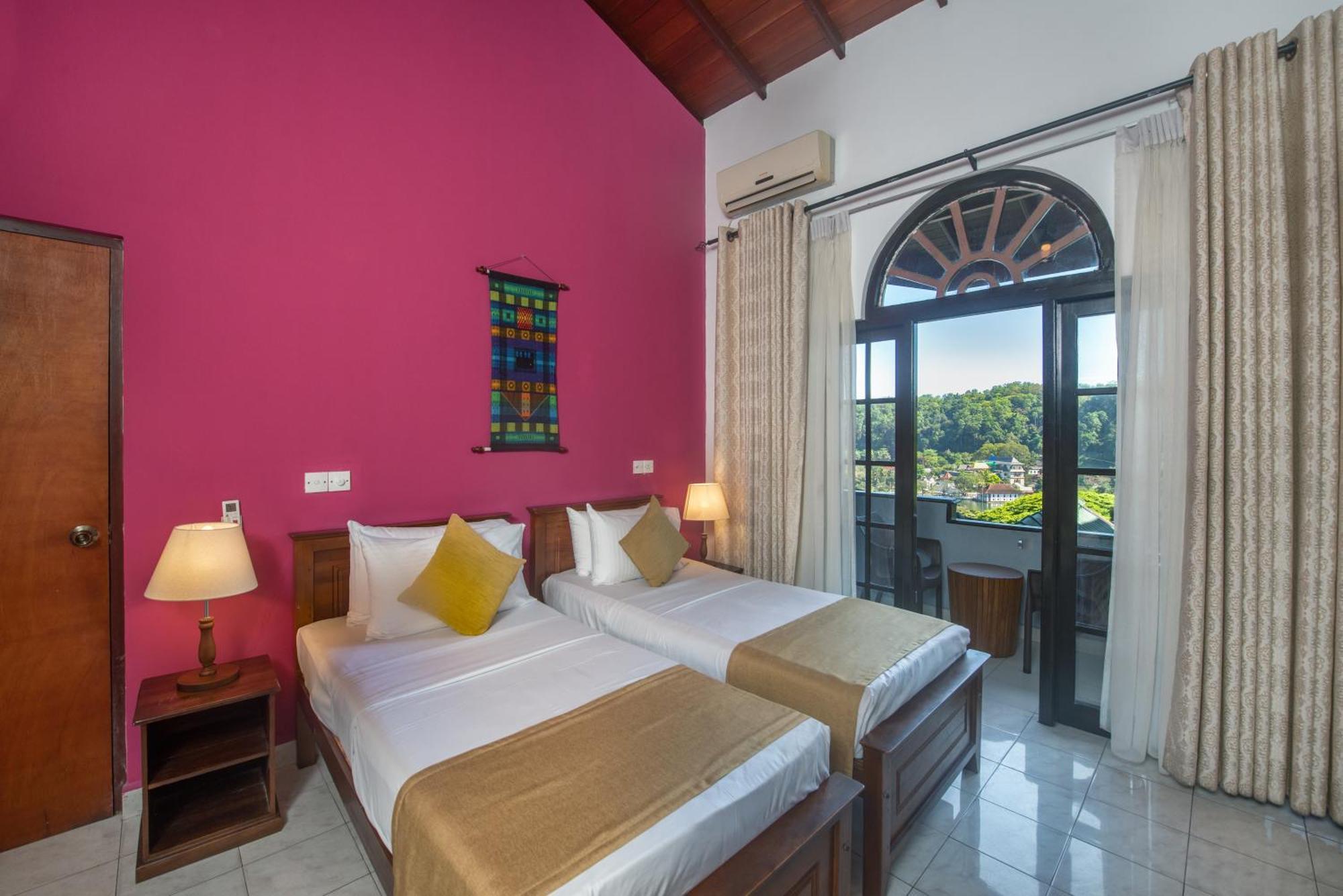 Ceyloni Residency Hotel
