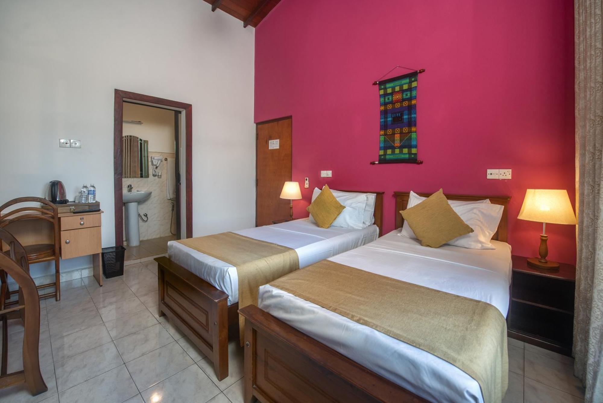 Hotel Ceyloni Residency Kandy