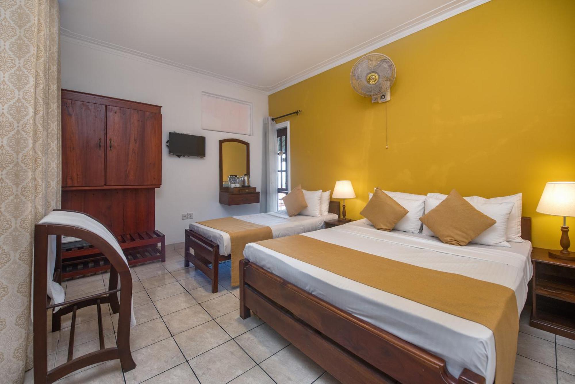 Ceyloni Residency Hotel 2*