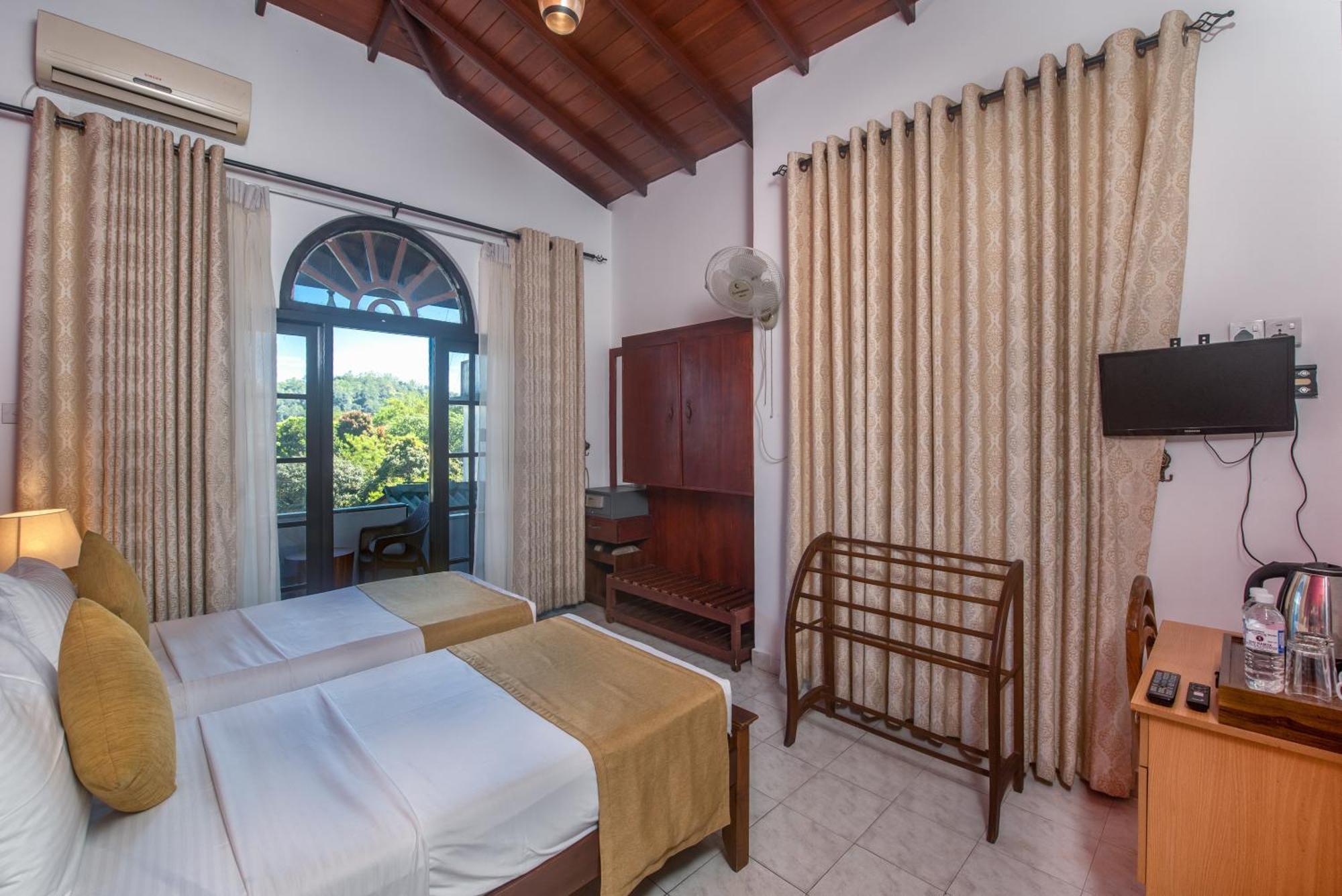 Ceyloni Residency Hotel