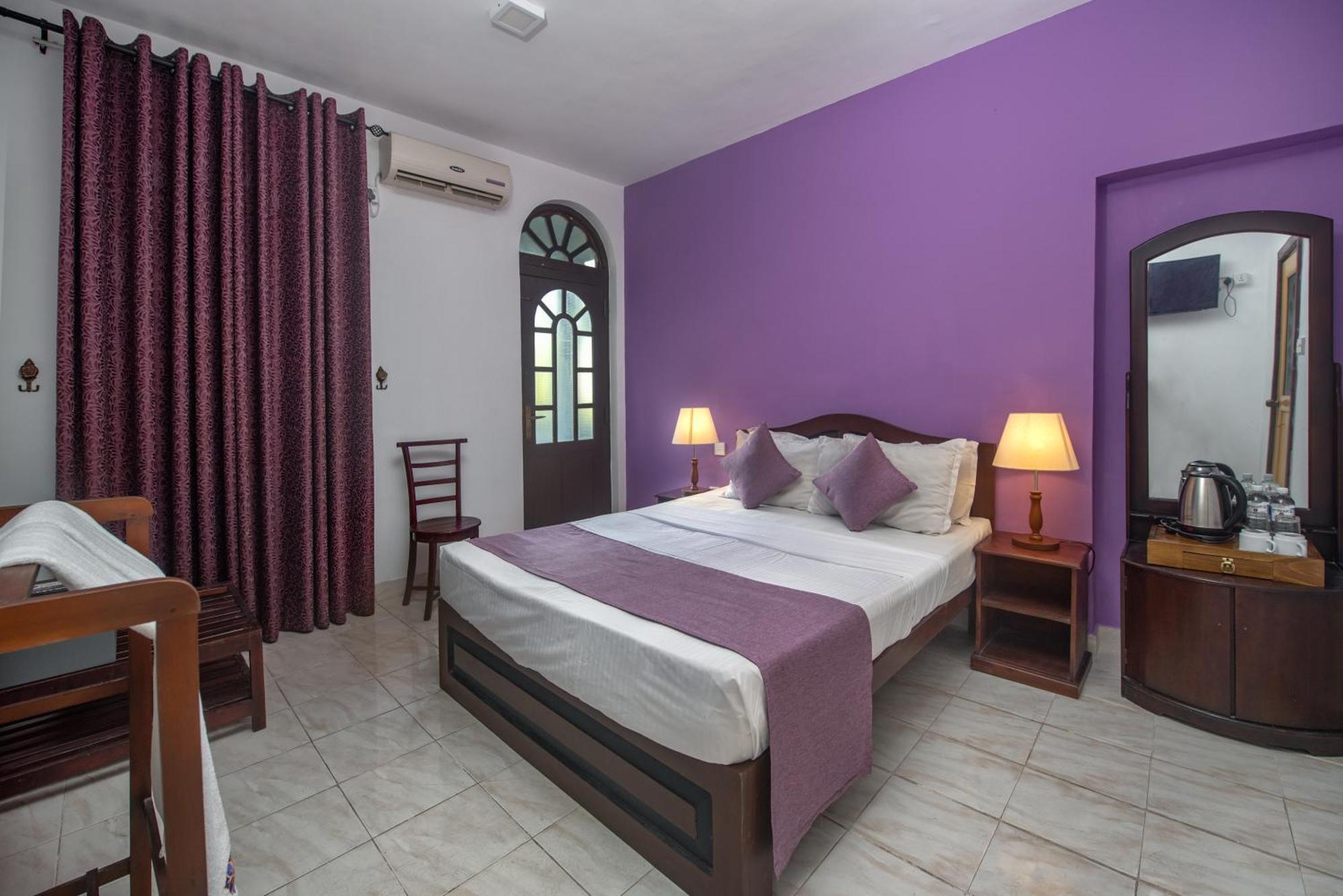Hotel Ceyloni Residency Kandy