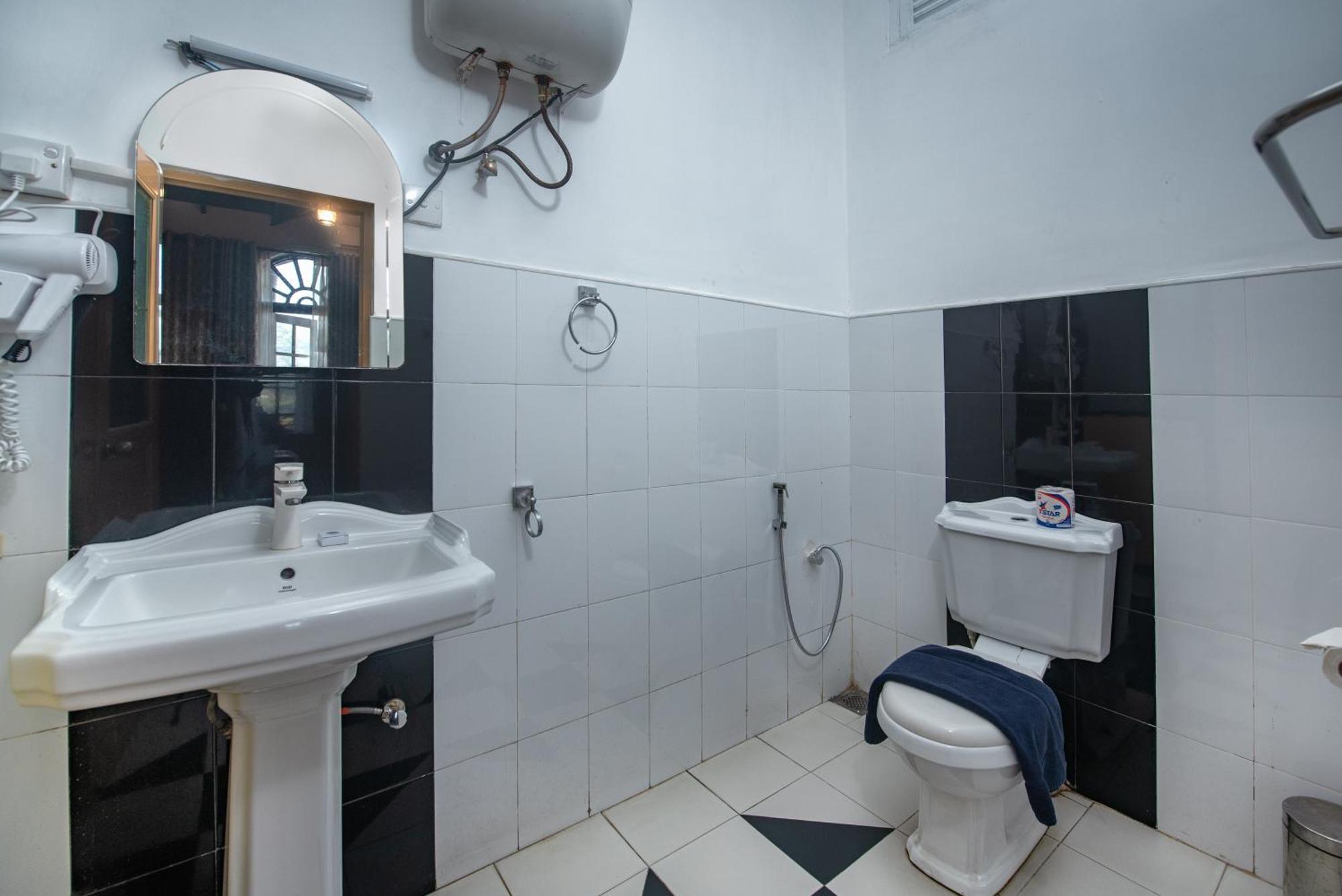 Ceyloni Residency Hotel