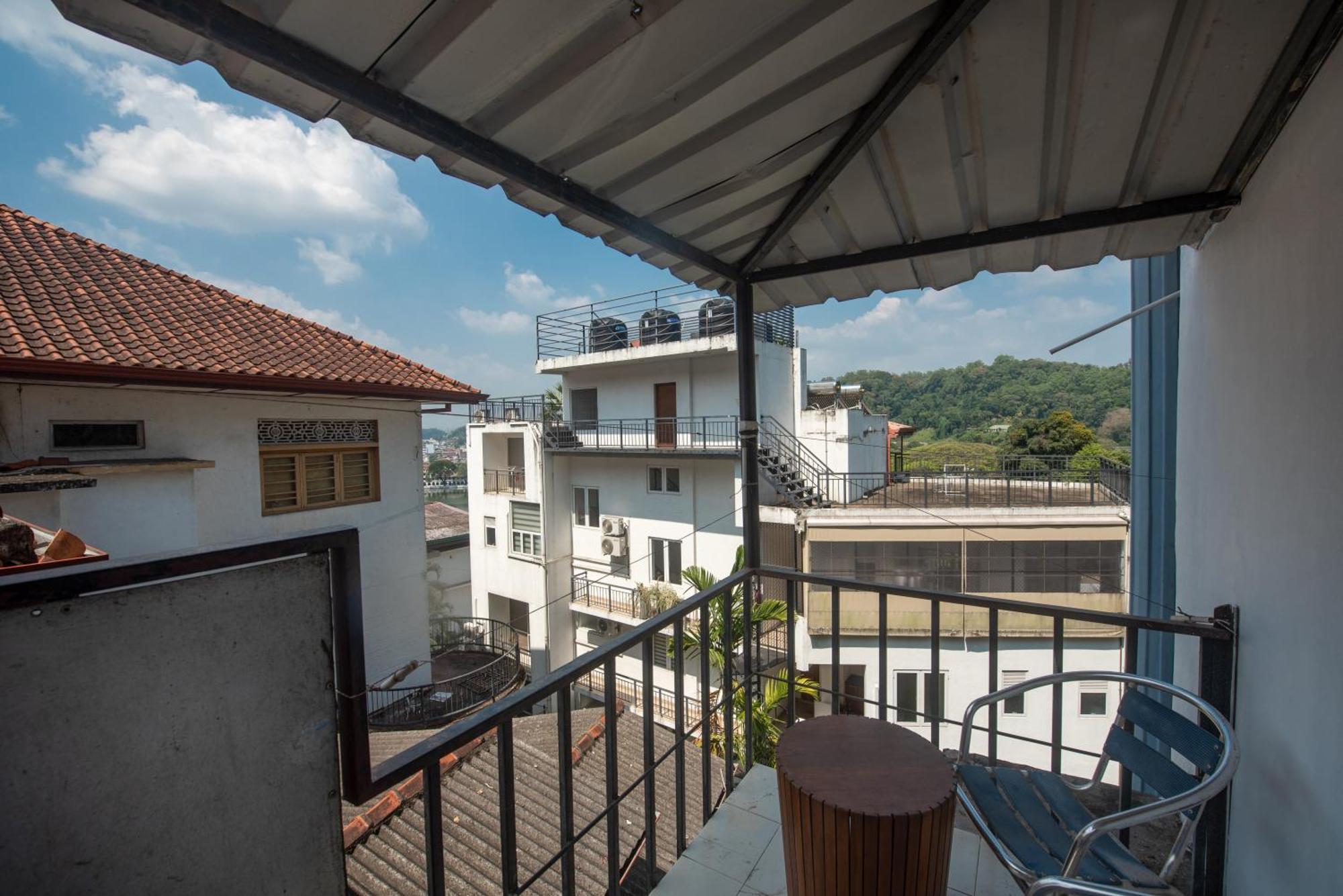 Ceyloni Residency Hotel 2*