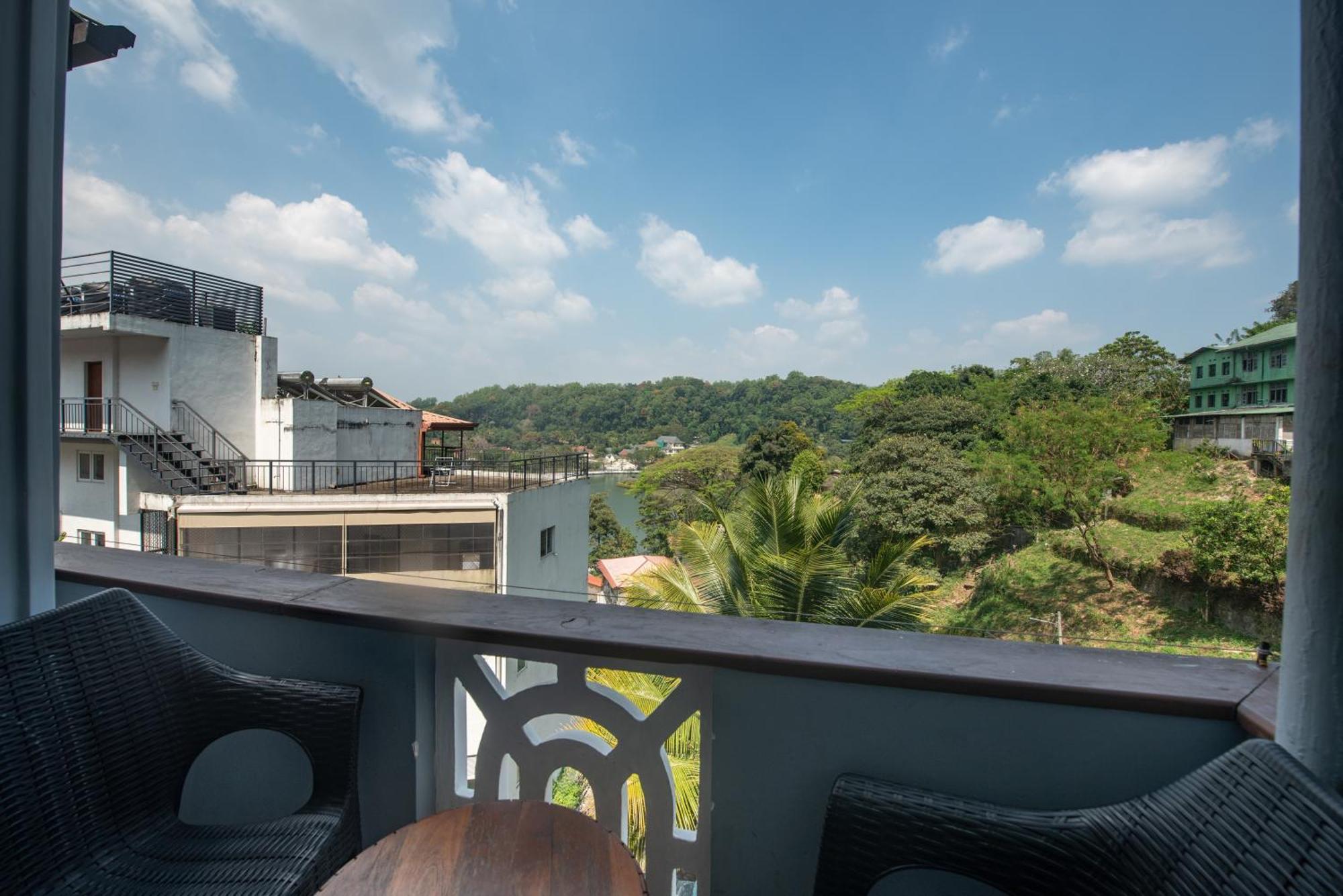 Hotel Ceyloni Residency Kandy