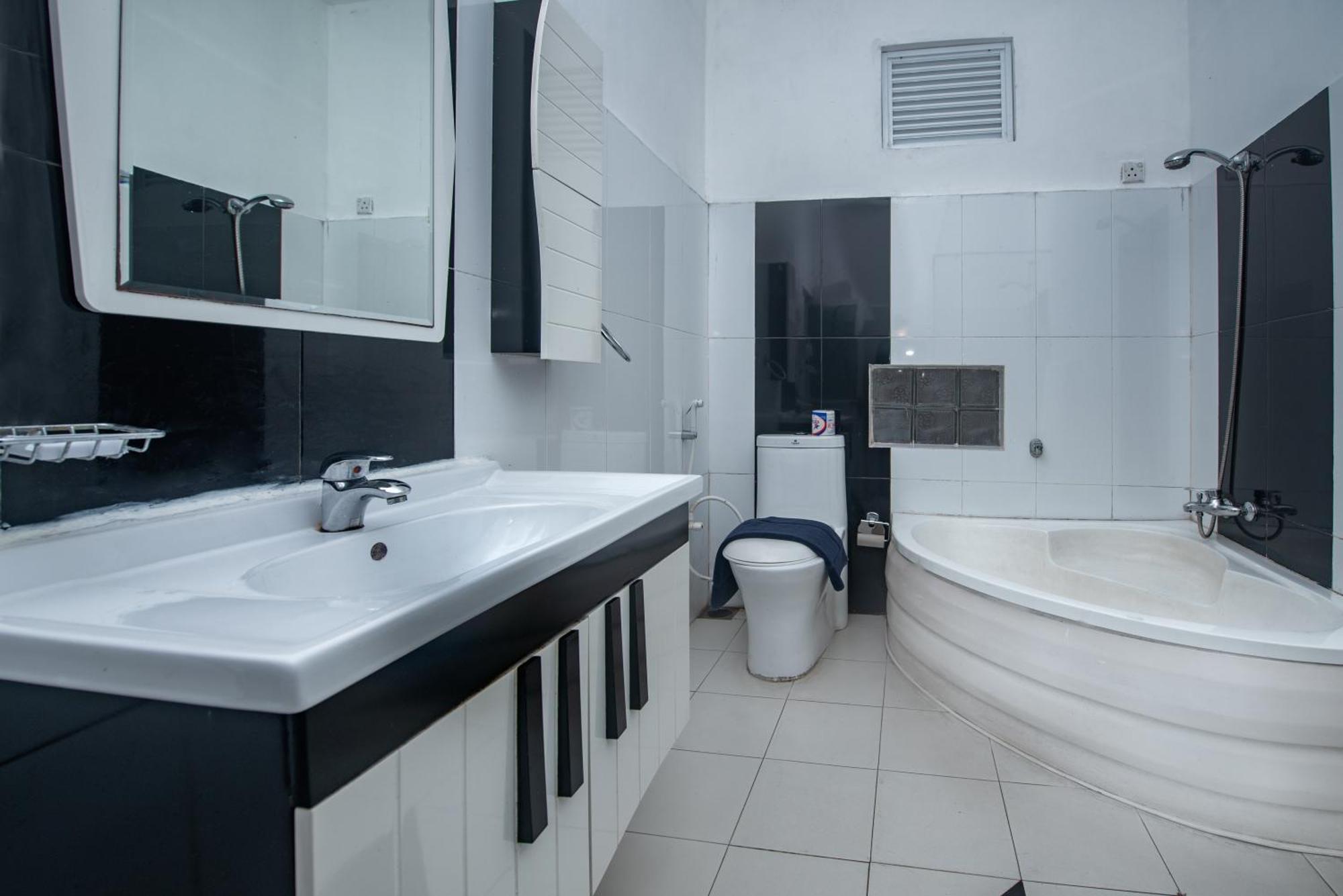 Ceyloni Residency Hotel