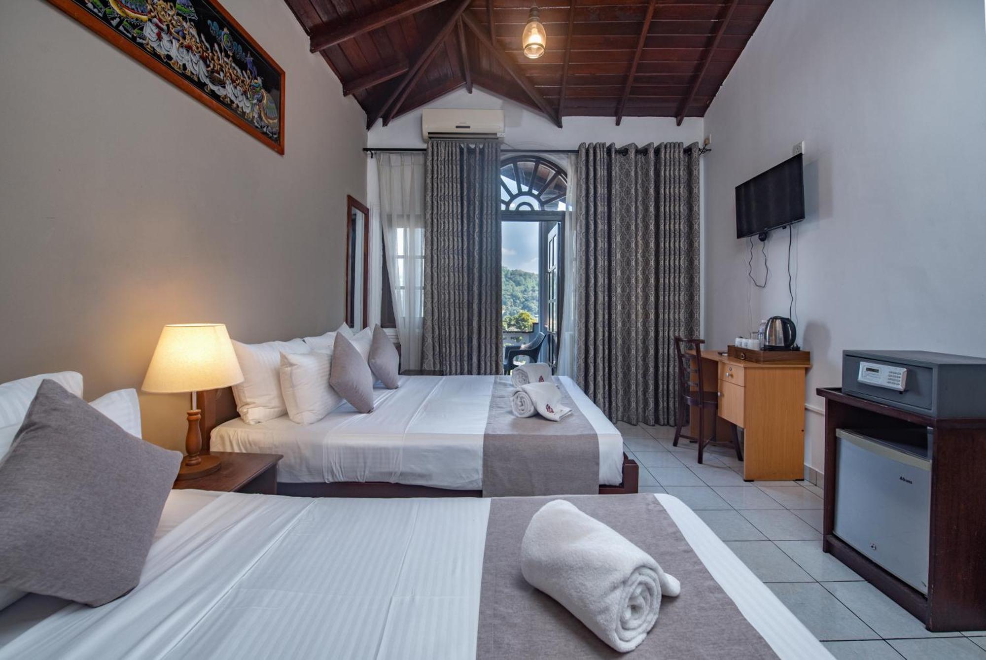 Ceyloni Residency Hotel 2*
