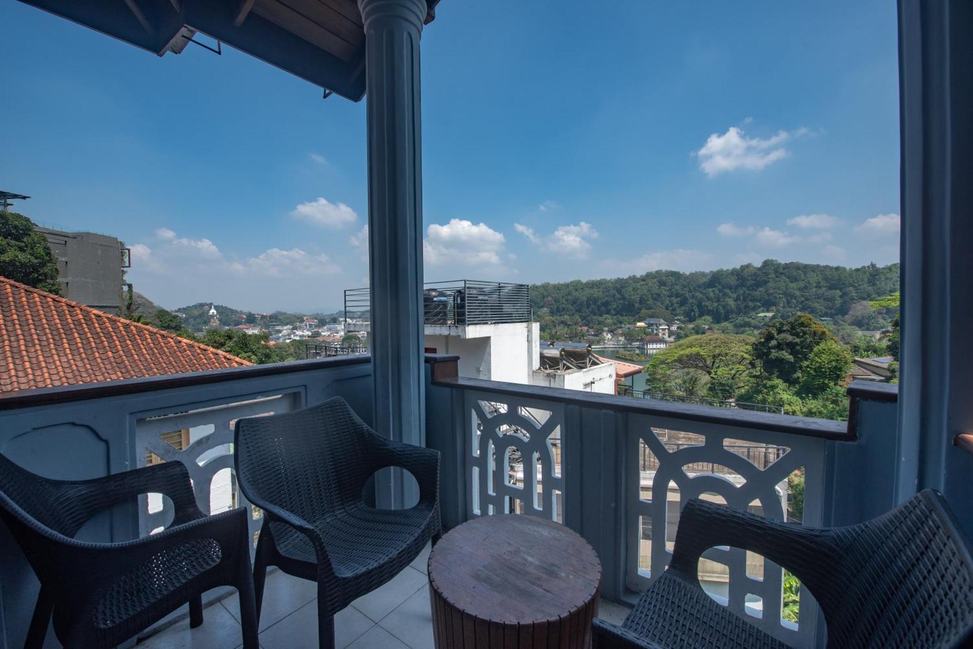 Hotel Ceyloni Residency 2*