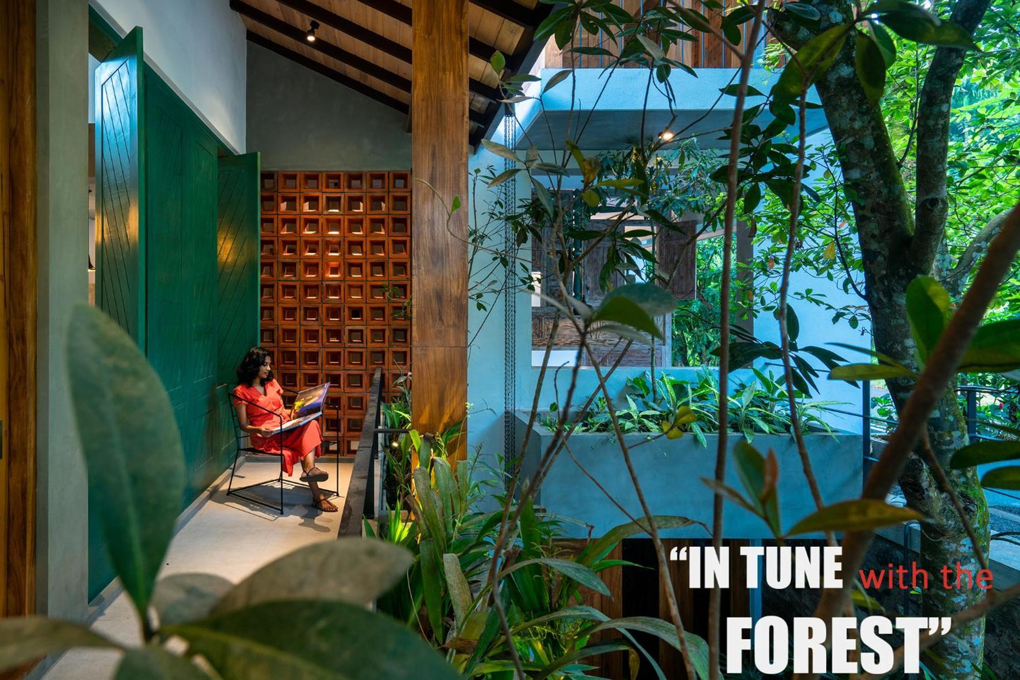 Paradise Itzu Hotel *