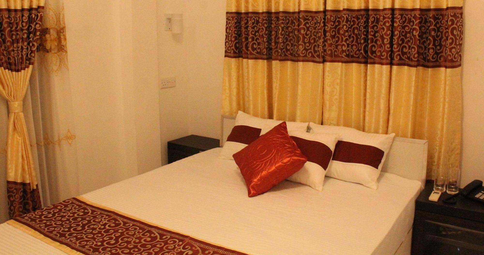 Hotel Gt Homes And Restaurent *