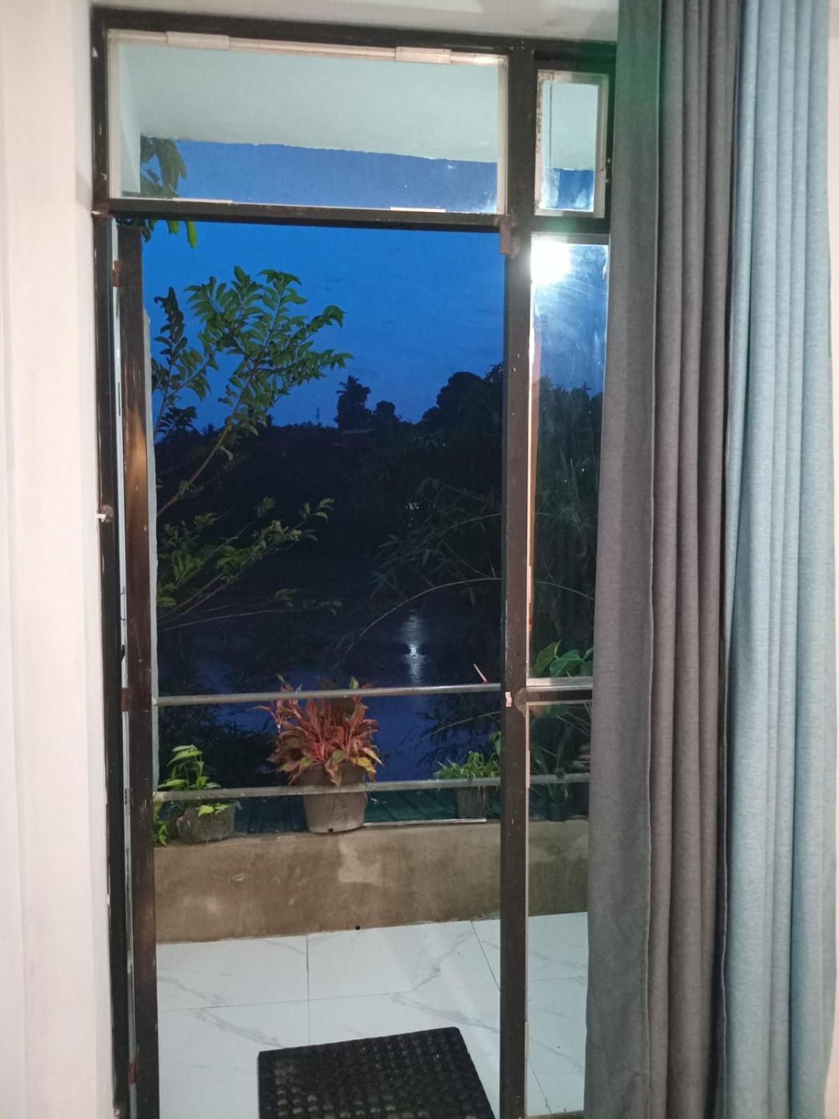 Sadhara River View Kandy