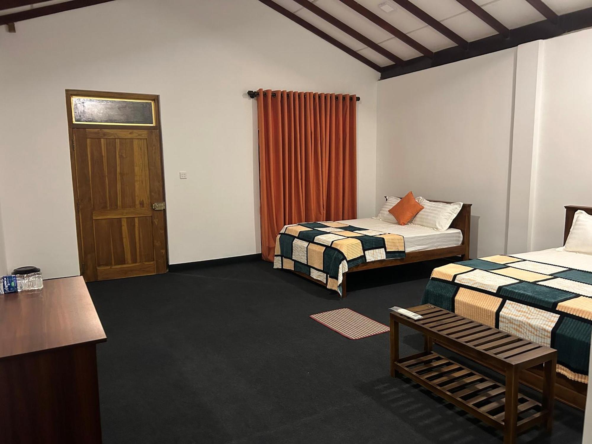 Thomasz Bed & Breakfast 4*