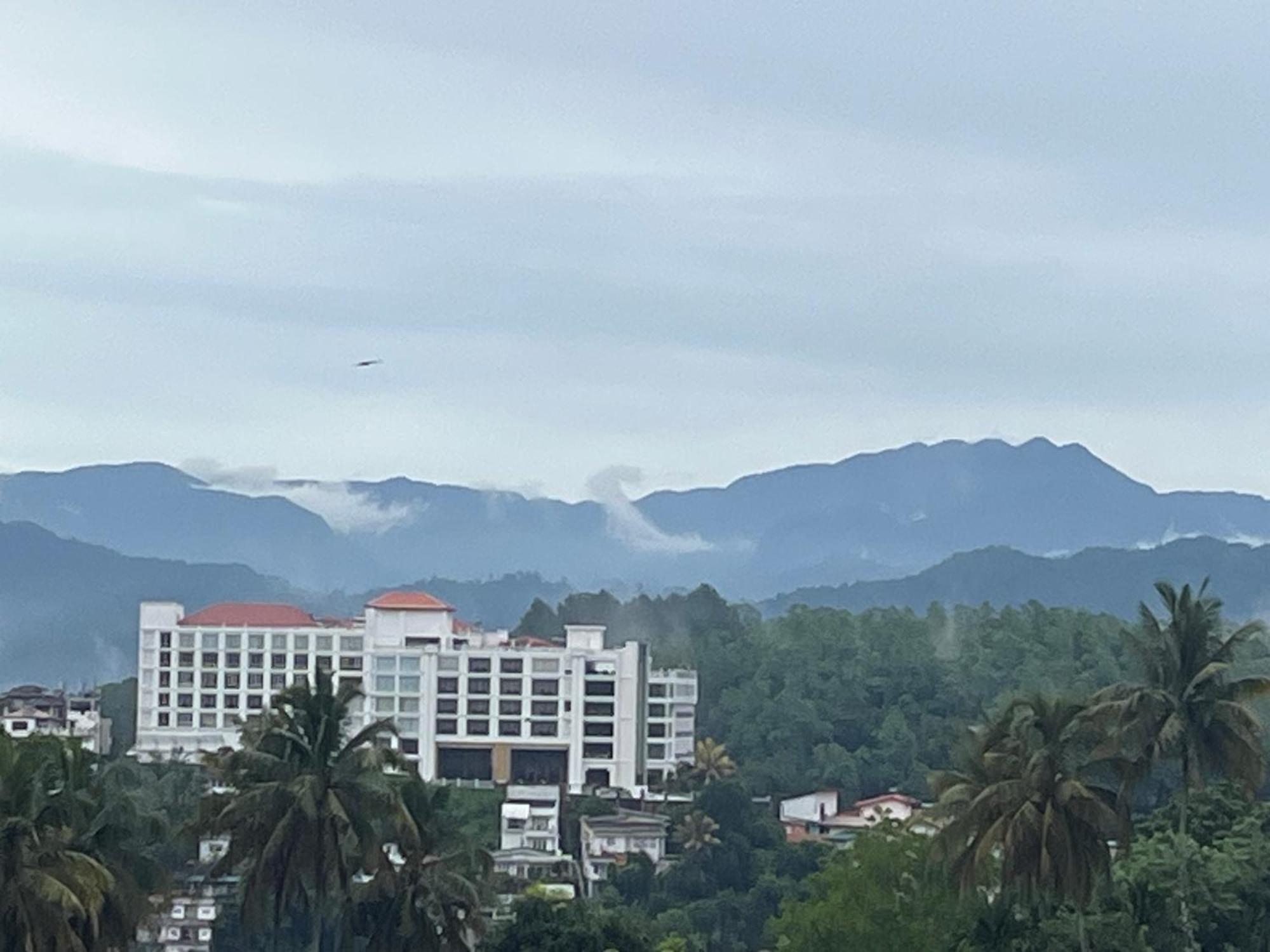 Blue Pillars 3* Kandy