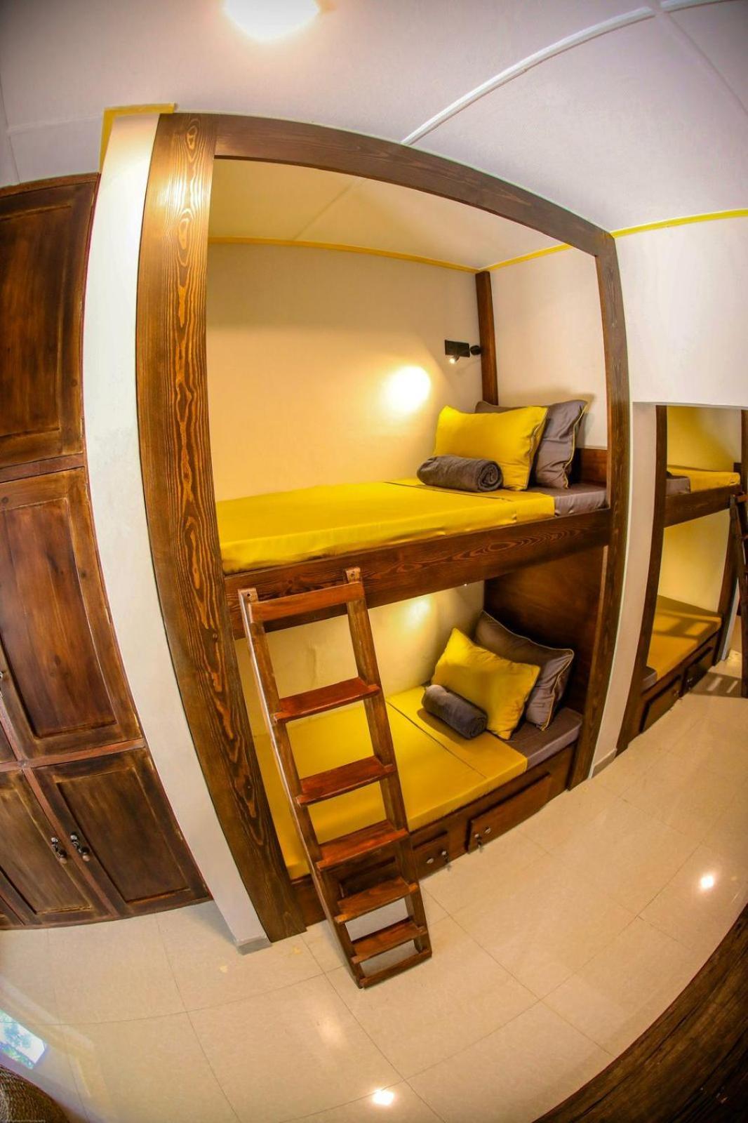 Hostel Banana Bunks