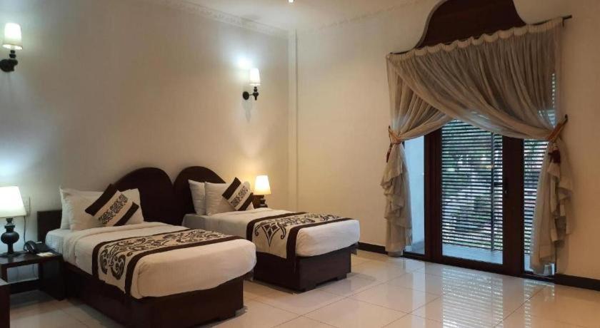 Hotel Royal Kandyan 4*