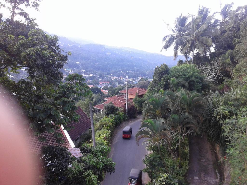 Bed & Breakfast Yoho Cheliyan Kandy