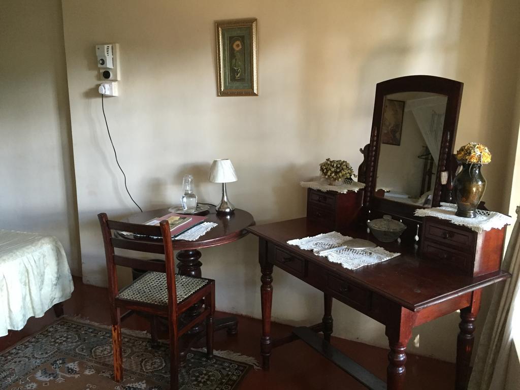 Lake Bungalow Guest house Kandy