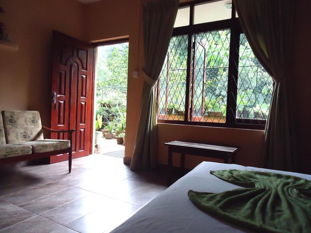 Woods Guest Homestay Kandy