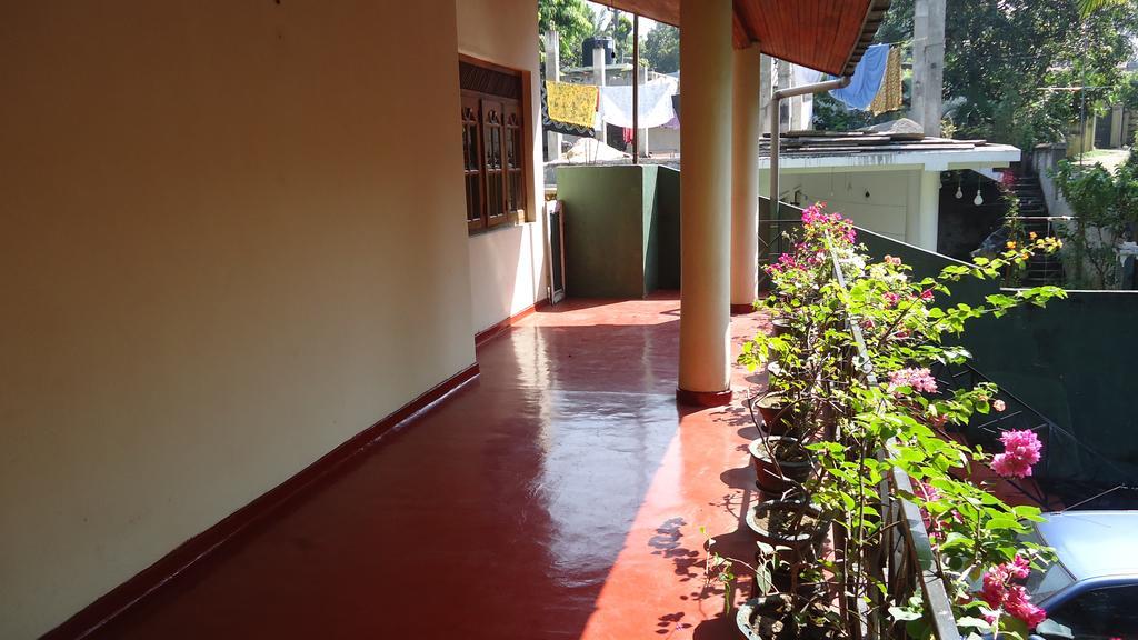 Kundasale * Kandy