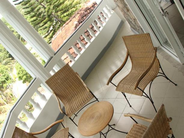 Oyo 386 White Tourist Guest Hotel