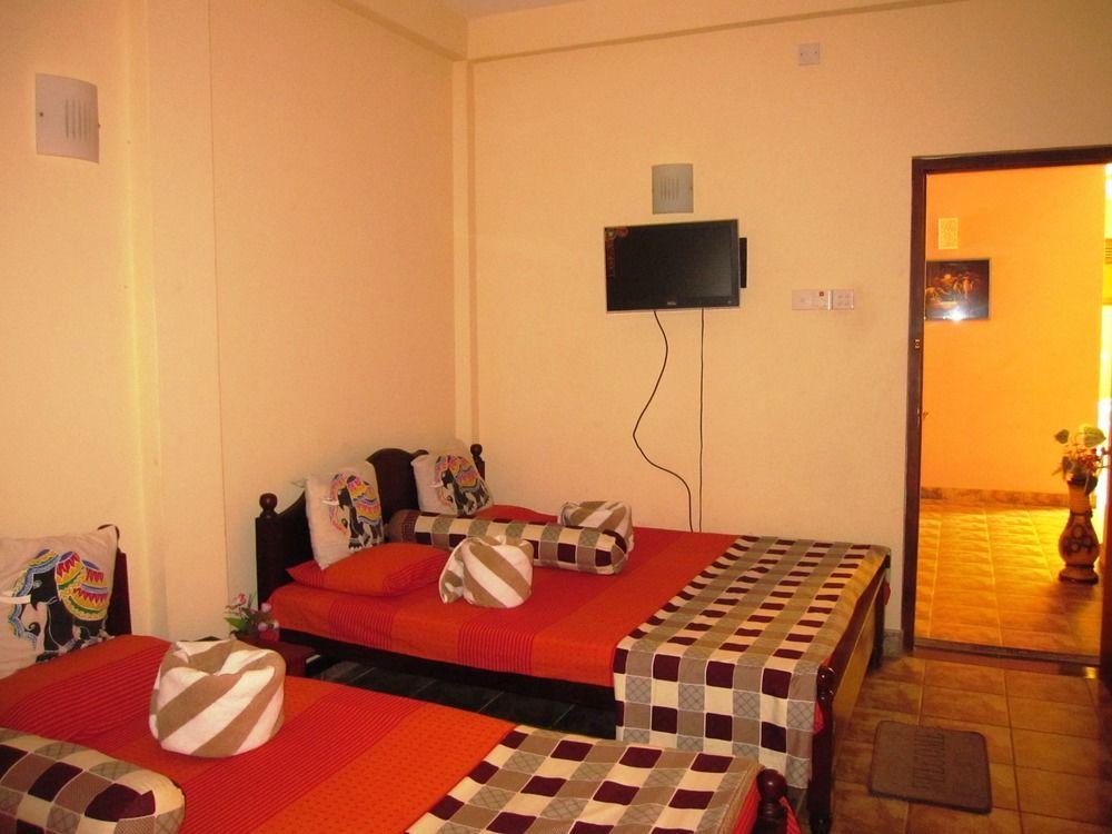 Hotel Oyo 433 Paradise 3*