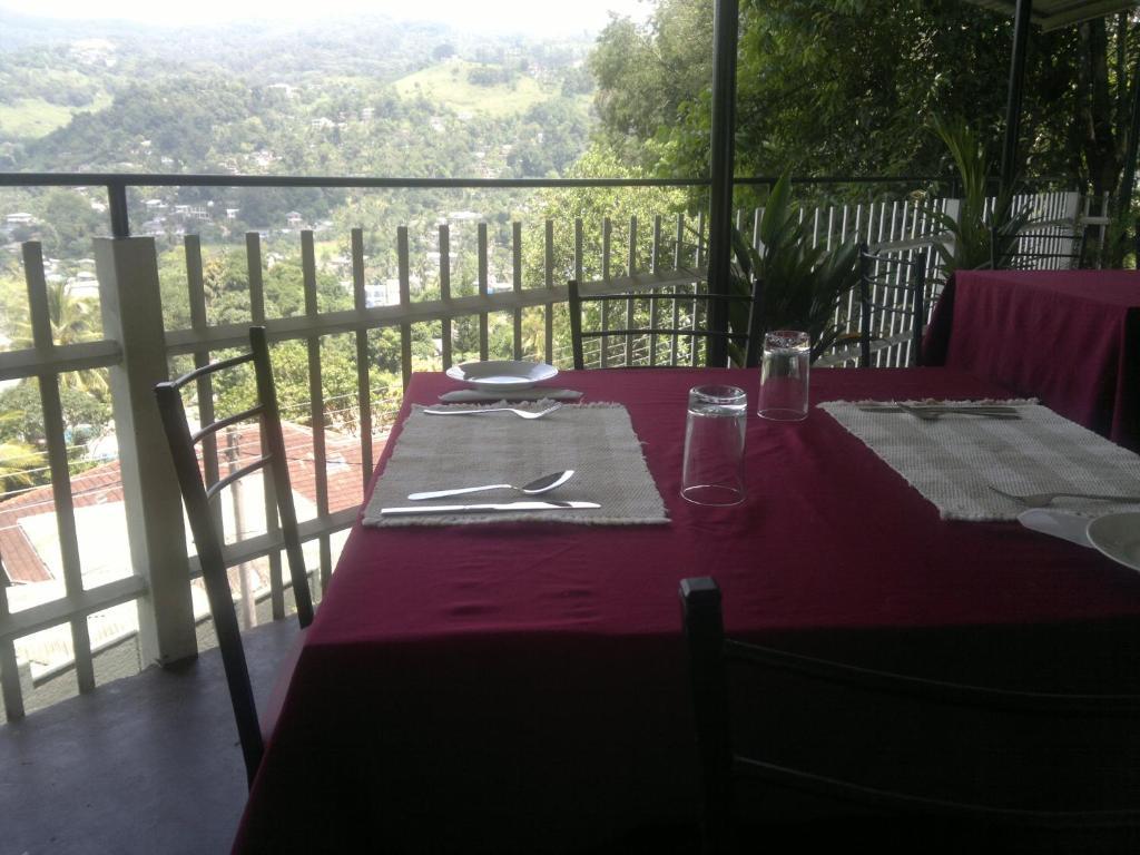 Tamarind Tree Hotel *