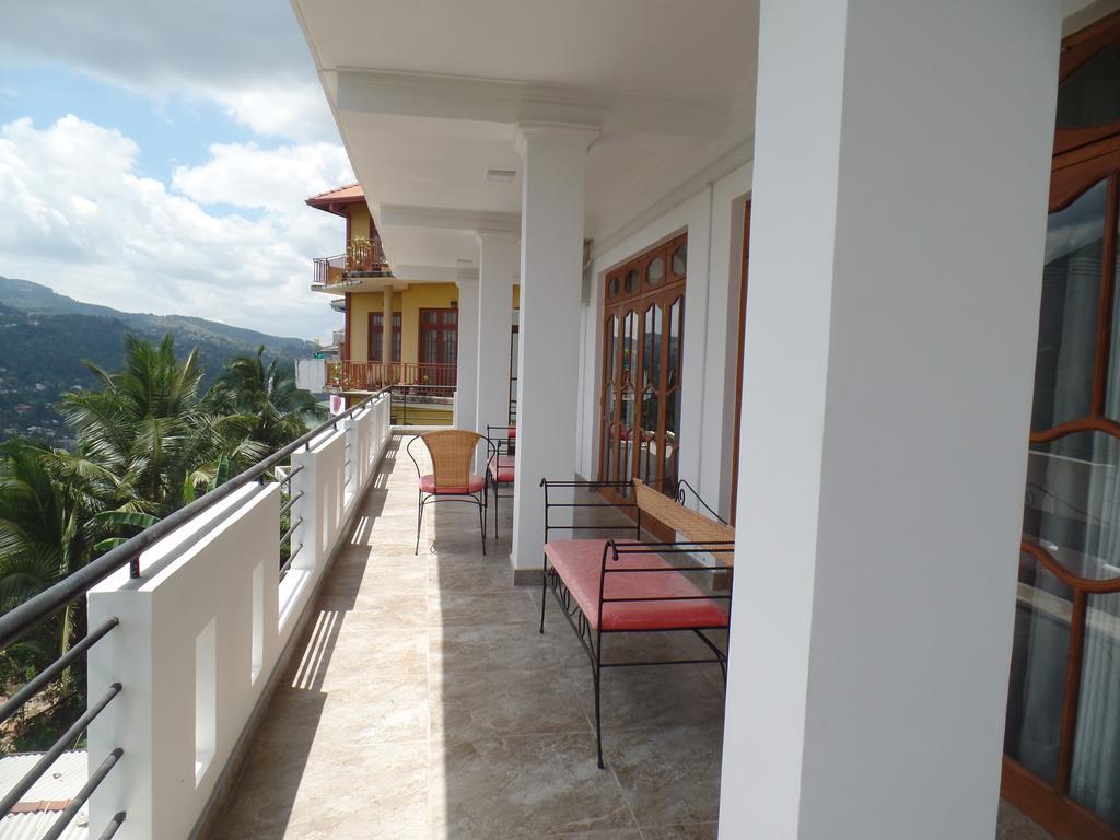Kandyan Bluestar Hotel Kandy