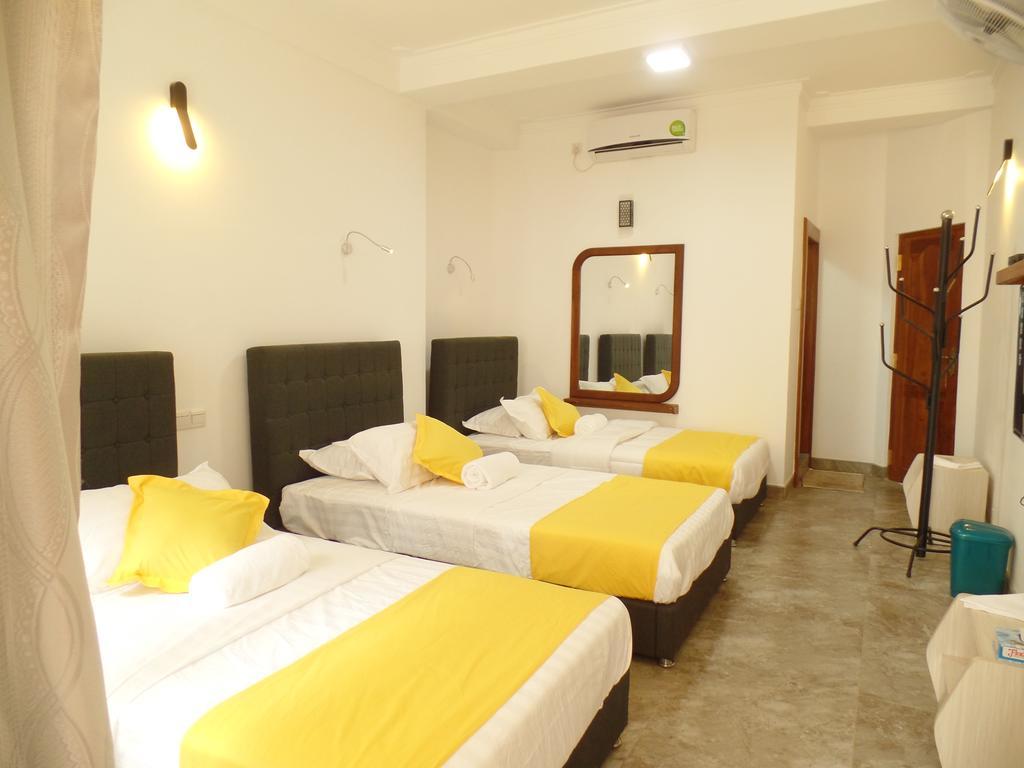 Hotel Kandyan Bluestar