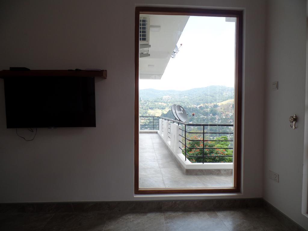 Kandyan Bluestar Kandy