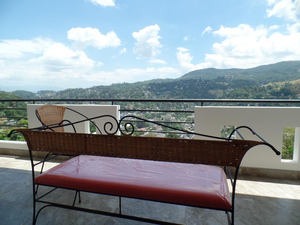 Kandyan Bluestar 2* Kandy
