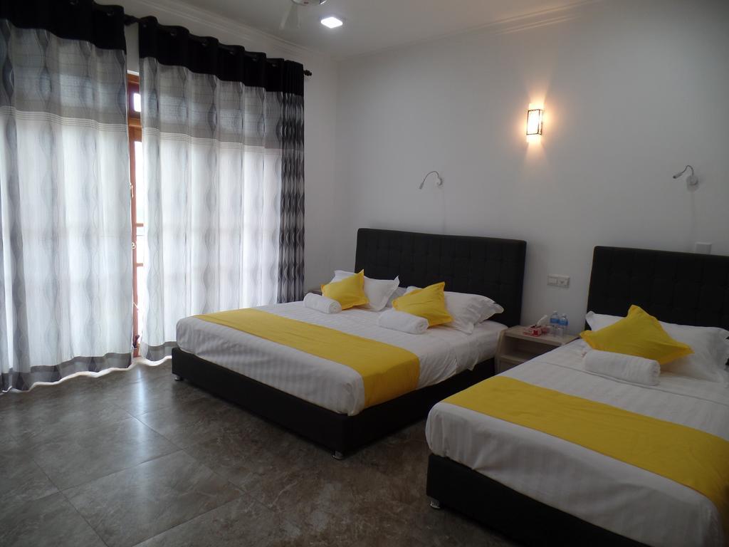 Hotel Kandyan Bluestar