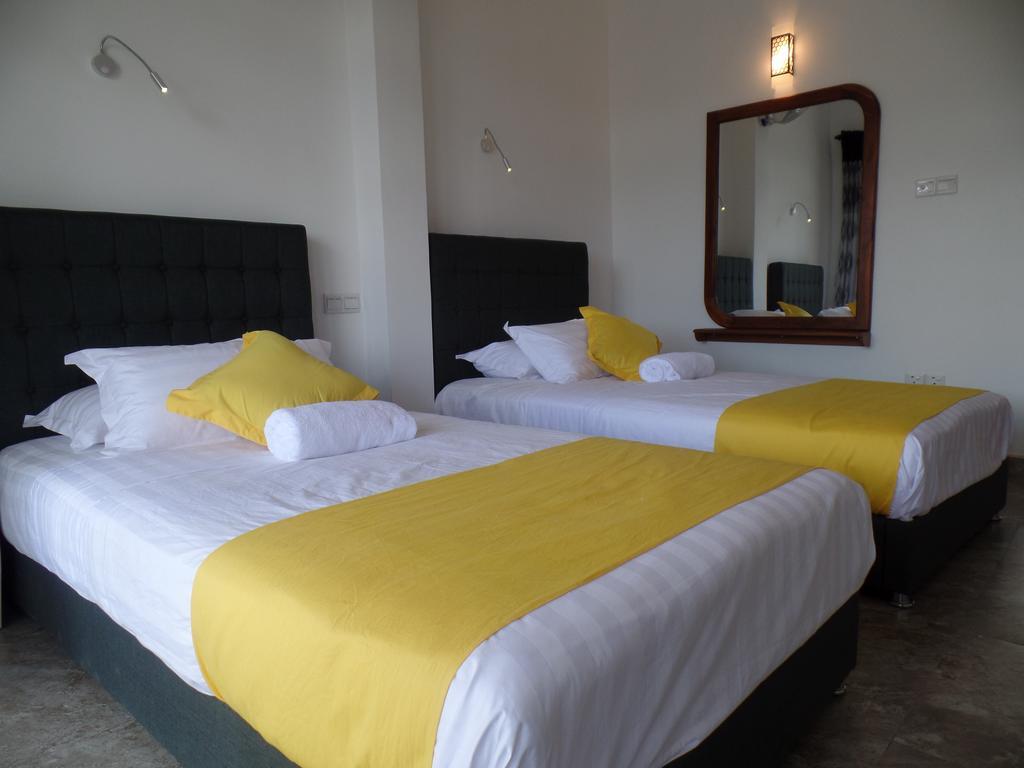 Hotel Kandyan Bluestar