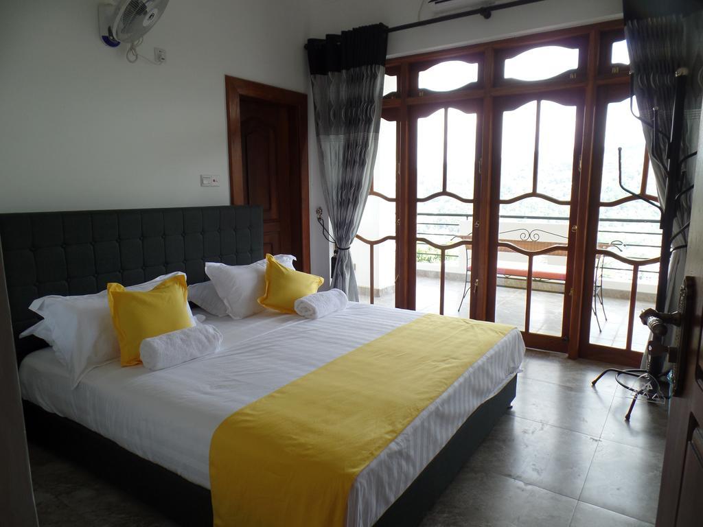 Hotel Kandyan Bluestar