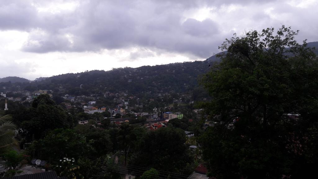Bed & Breakfast Yoho Cheliyan Kandy