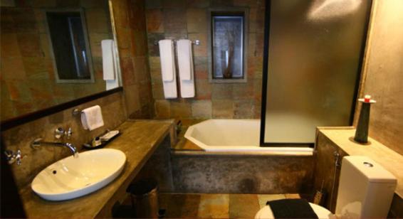 Hotel The Theva Residency 5*