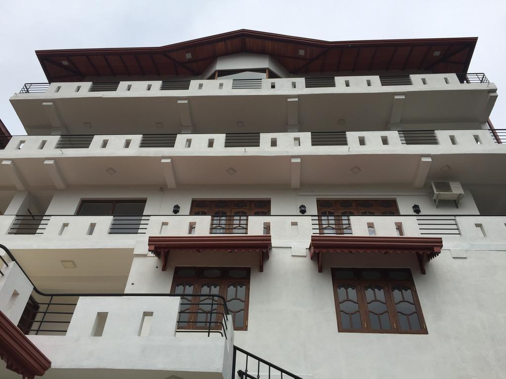 Kandyan Bluestar Hotel Kandy