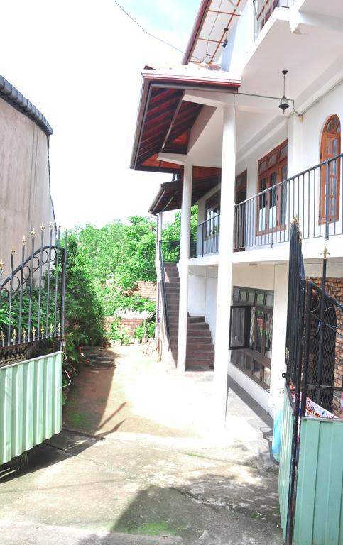 Ajanthas' Homestay *