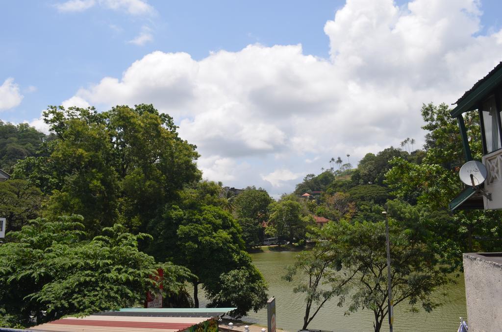 Kevins Vista Lago Kandy