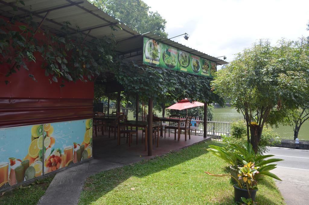 Kevins Vista Lago Guest house