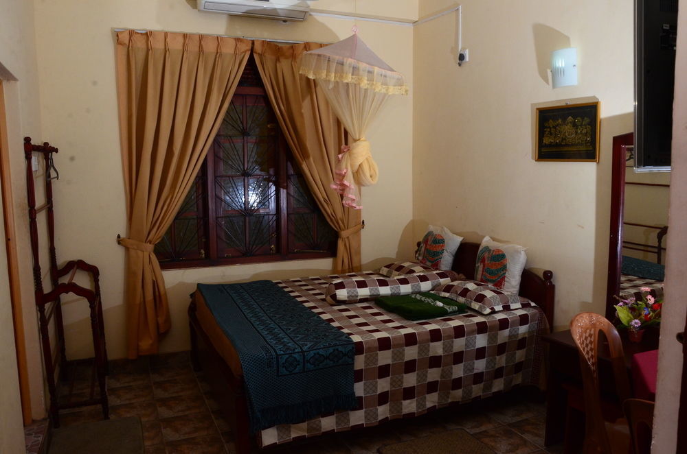 Hotel Oyo 433 Paradise 3*