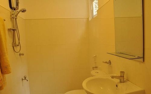 Hotel Oyo 386 White Tourist Guest Kandy