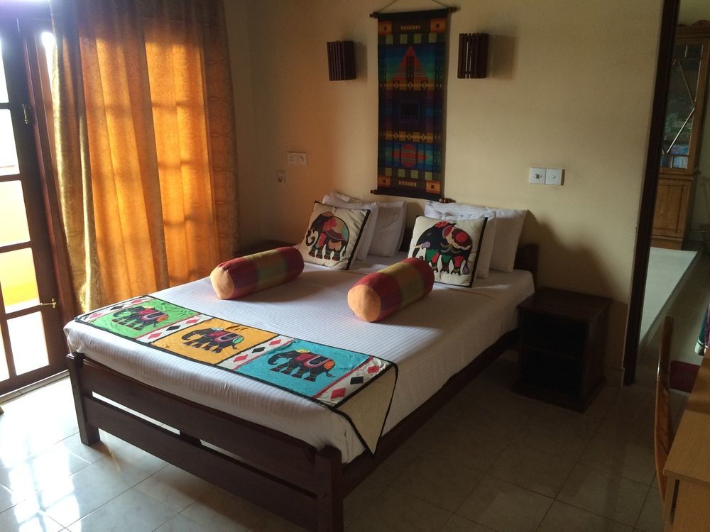 Ceyloni Residency Hotel
