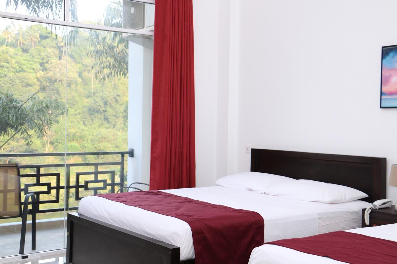 Rivers Edge Nature Resort Kandy