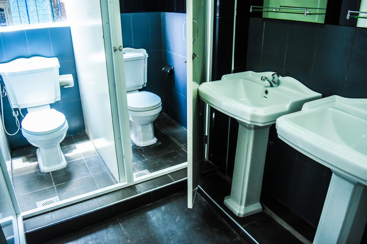Hostel Mid Town *
