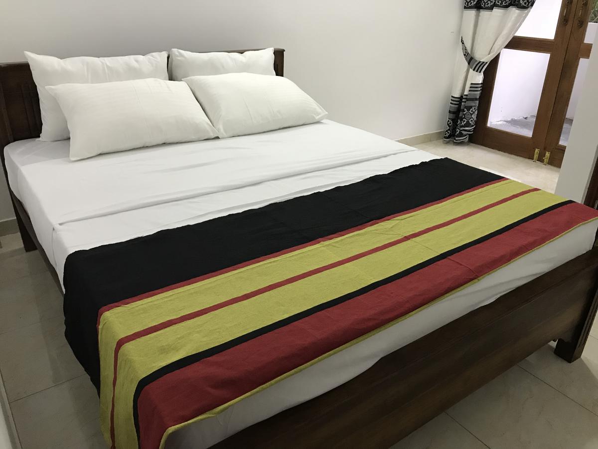 Tikiri Latha Hanthana Kandy