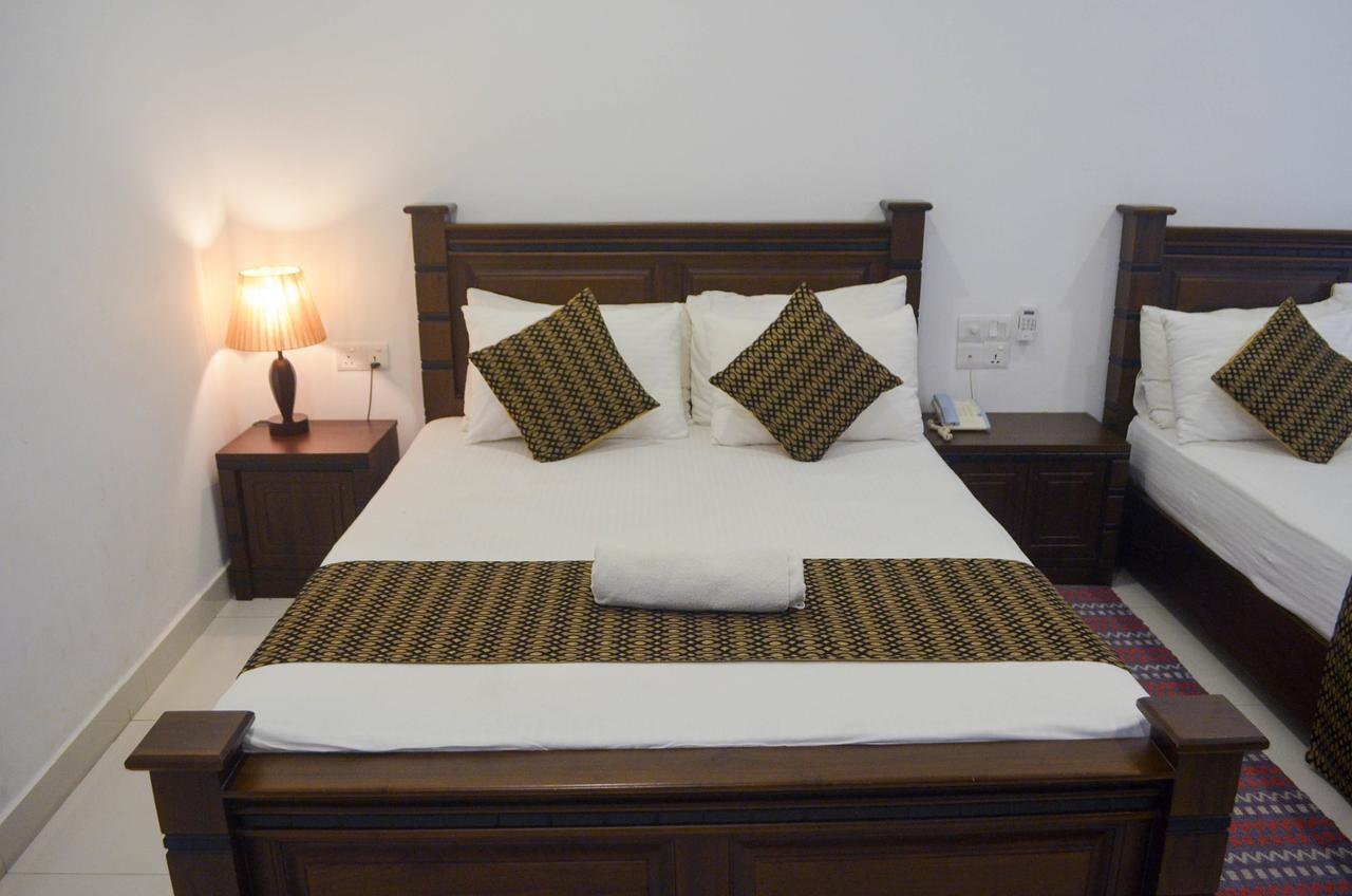 Hotel Yoho Mount Rajapihilla Mawatha Kandy
